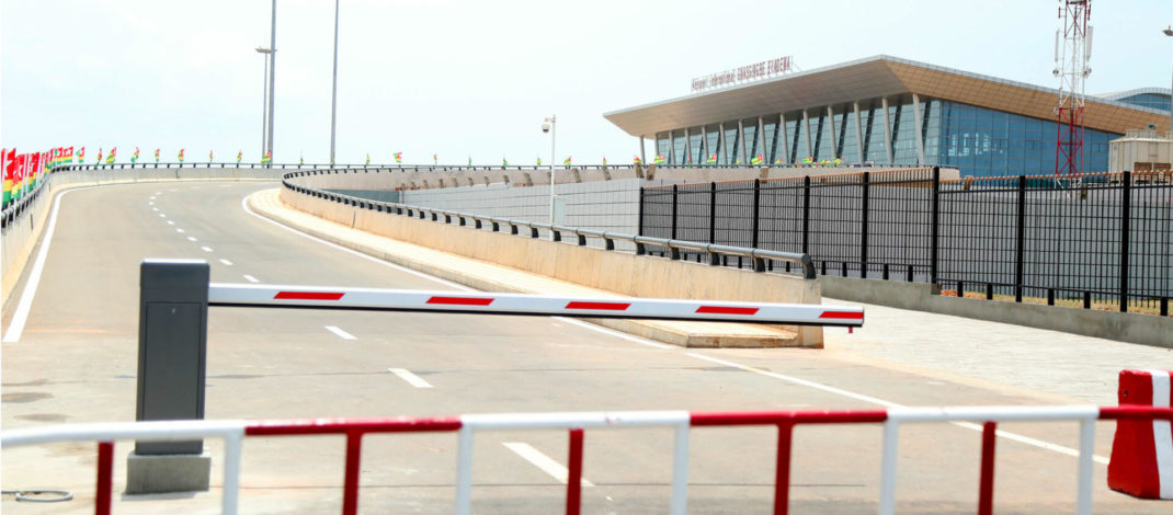L’aéroport de Lomé se barricade